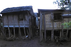 Ravo.Madagascar, the Pangalanes Canal, Andovoranto area, huts in Ambatobe village