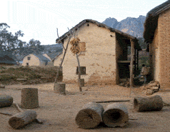 To discover Madagascar, a village nearby Andringitra National Park - Ravo's picture Sept 2009 ©