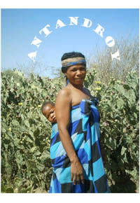 Voyage a Madagascar, le Sud profond de Madagascar, l Androy et l Anosy, Didieraceae et plantes des regions semi-desertiques - Une femme Antandroy et son bebe, Photo Ravo.Madagascar 2007 © - Ravo.Madagascar est webmaster de Pensee Chretienne