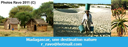Ravo.Madagascar en pays Vezo, avec leurs pirogues à balancier Voyage a Madagascar, Parc National Andohahela, Parc National Tsimanampetsotsa, le Sud profond de Madagascar, l Androy et l Anosy - Photos Ravo.Madagascar 2011 © webmaster de Pensee Chretienne