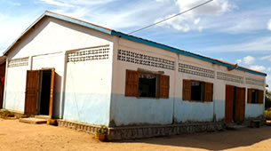 The church of Jesus Christ in Betsipotika and the church of Jesus Christ in Ankilizato
( the only church which was safe ) - FJKM Betsipotika sy FJKM Ankilizato -
Photos Ravo.Madagascar 2017 AFF, FJKM Madagascar, SPIA 19 Morondava, es Eglises de Jesus Christ a Madagascar : Bemanonga, Ankilizato, Betsipotika