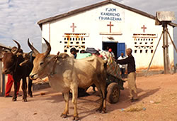 FJKM Kandreho fihavaozana church
Where the Pastor is Rabarijaona Tsiriniaina Tel. ++ 261 34 28 208 18 evangelical mission in Antanimbaribe-Kandreho Madagascar, with the AFF FJKM, webmaster Ravo.Madagascar, Christian Thought