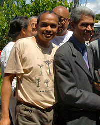 Fiangonana miova sy manova eo ambany fitarihan'ny Fanahy Masina -
SA AFF Fénérive Est, Septambra 2016 Ravo.Madagascar webmaster Pensee Chretienne et le President du FJKM le Pasteur Irako Andriamahazosoa Ammi, Fenerive Est Madagascar, septembre 2016