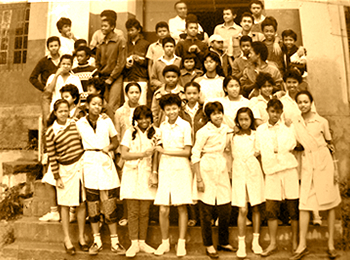 ISF Mahamasina, la classe de la 3e II, le 22 février 1986 La classe de la 3e 2 à l Institution Sainte Famille Mahamasina Antananarivo Madagascar 1986