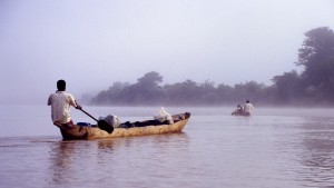 voyage découverte de l'Ouest de Madagascar, le fleuve Tsiribihina en bateau à moteur, webmaster Ratsimbazafy Ravo Nomenjanahary, Ravo.Madagascar